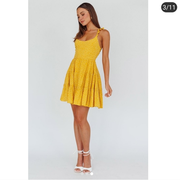 NWT Selfie Leslie Allegra Fluted Hem Lace Up Back Dress - Picture 3 of 6